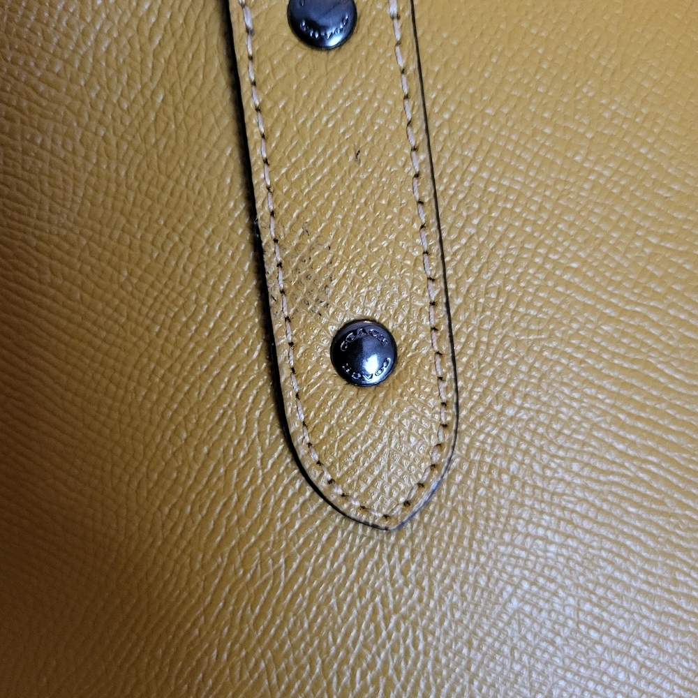 COACH BAG (MUSTARD COLOR) LIKE NEW, EXTREMELY CLEAN!! - Picture 7 of 10